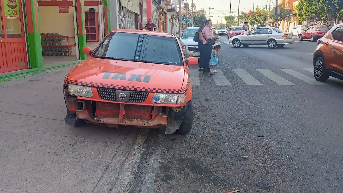 SJR PPOLI  AL TAXI SE LES CAYO